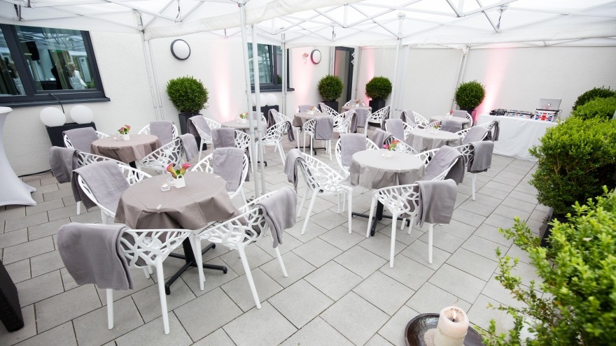 Sommerterrasse im relexa hotel München Terrasse im relexa hotel München